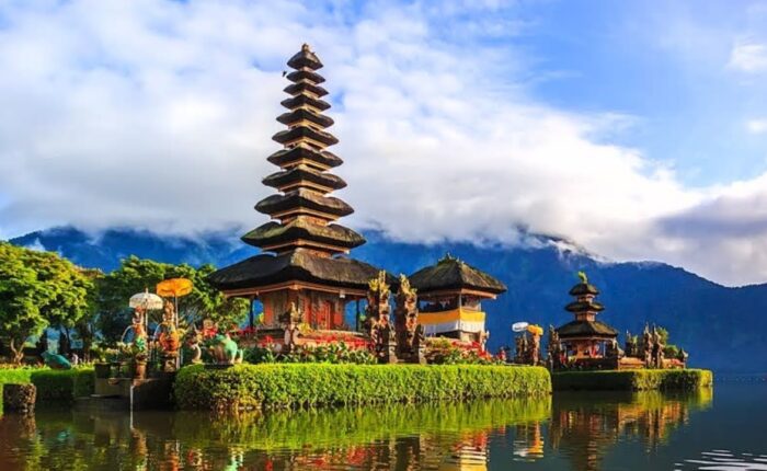 Bedugul Temple in Bali Tout packages